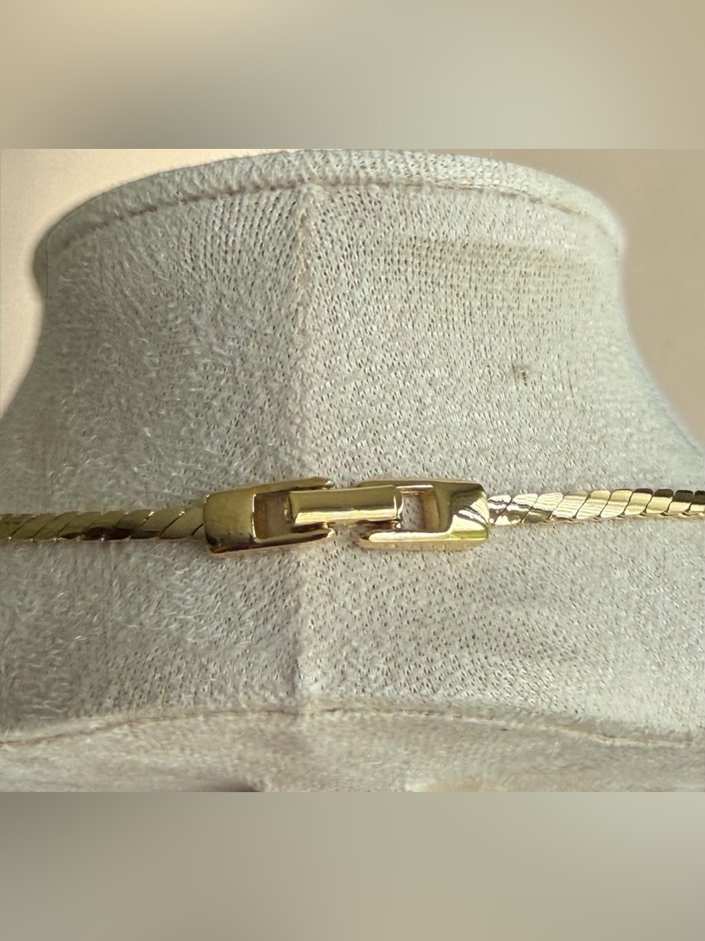 Givenchy Vintage Gold-Plated Ribbon Pendant Necklace - Picture 5 of 8